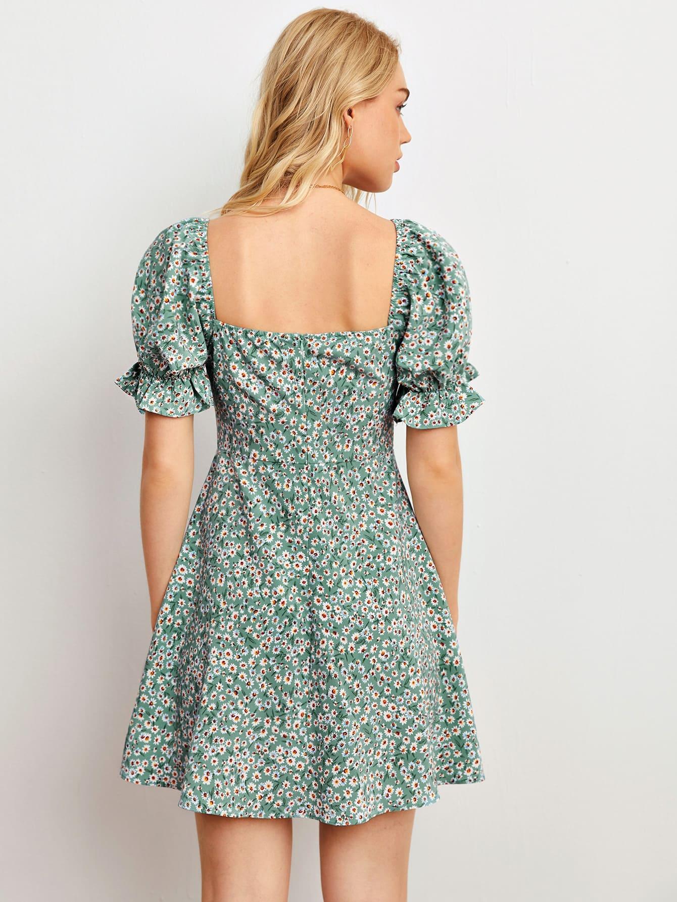 Vestido Feminino Curto Floral com Manga Curta