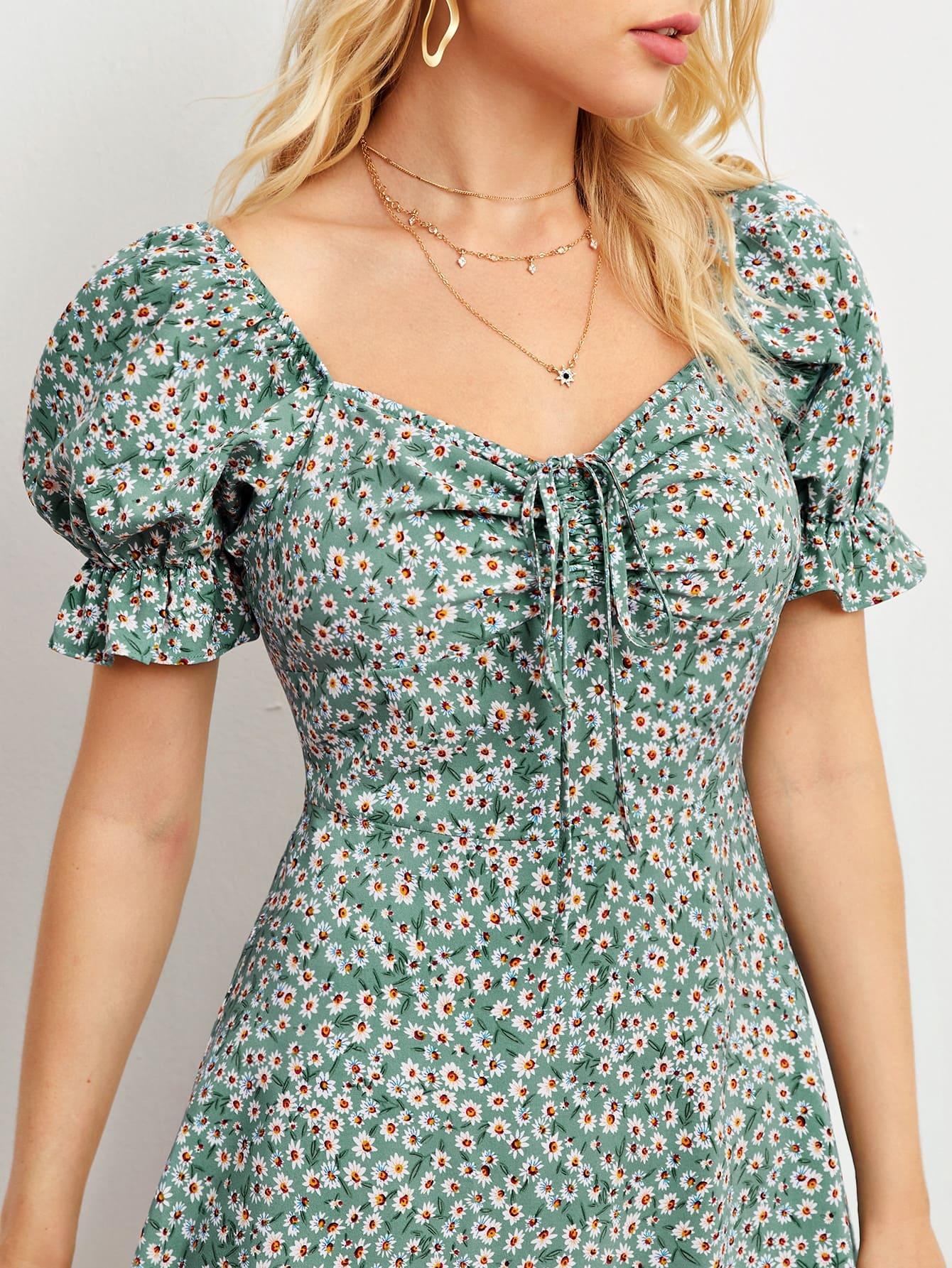 Vestido Feminino Curto Floral com Manga Curta
